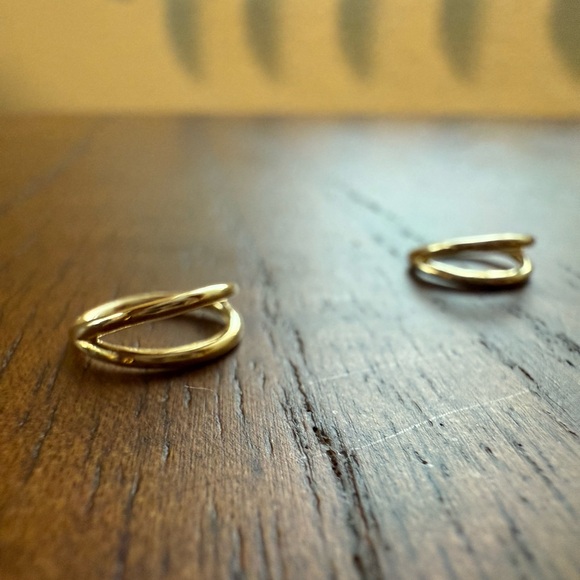 *Brand New* 14K Gold Clicker Hoop Earrings from Adornmonde - Picture 4 of 10